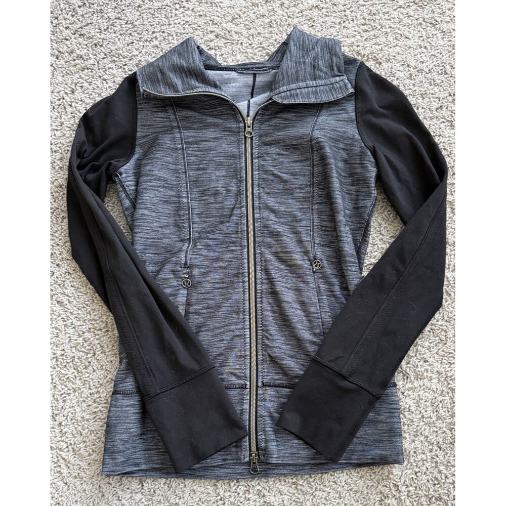 Lululemon Jacket Womens Size 4 GreyBlack Daily Yoga Jacket Full Zip Long Sleeve